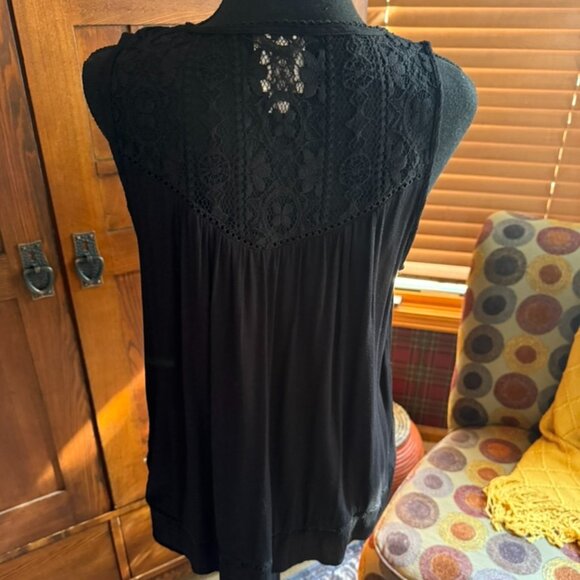 Knox Rose Black Gauzy Lace V-neck Sleeveless Top - Picture 7 of 10